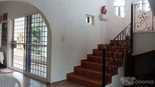 CASA VENTA CON ALBERCA FRENTE A LA LAGUNA DE RODEO, MIACATLAN, MORELOS