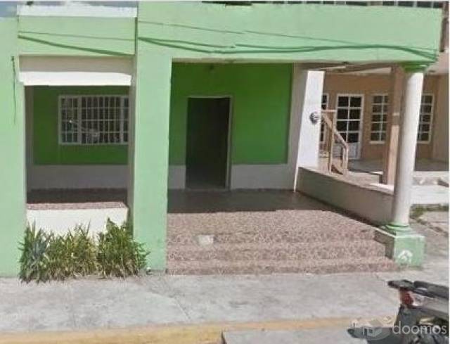 CASA EN VENTA EN LA R/A EL BAJIO PRIMERA EN LA CALLE LAS CAROLINAS