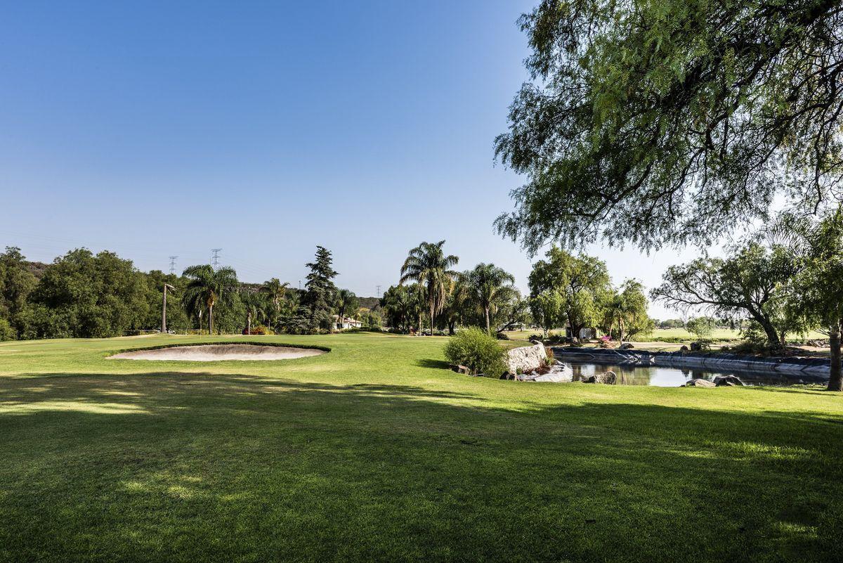 Terrenos en Venta en Balvanera Country Club y Golf desde 370 m2 hasta 1,000 m2