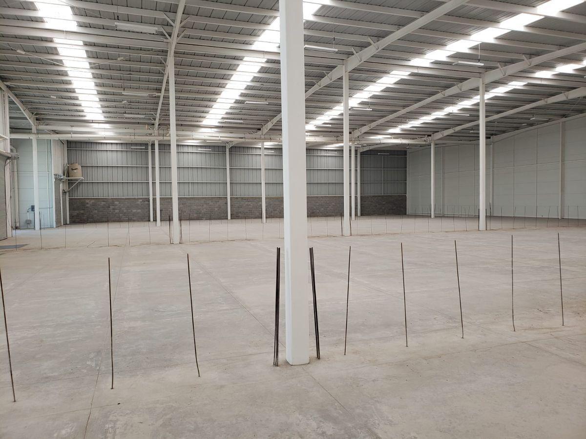 En Renta Nave Industrial en El Marques, T.2415 m2, Altura Libre 7m