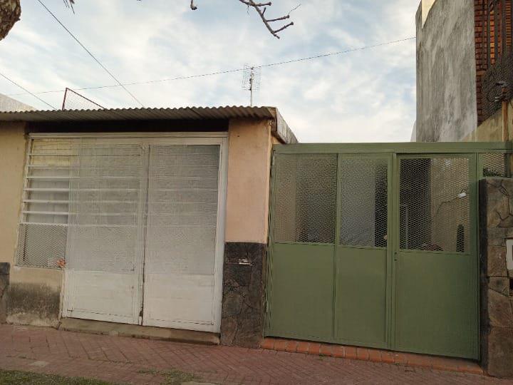 Casa en  venta en Alberdi, terreno.