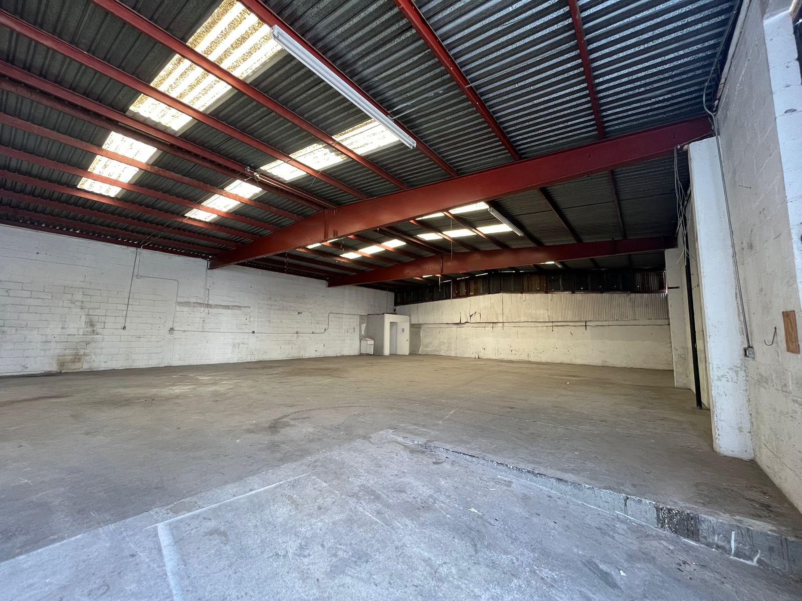 BODEGA COMERCIAL EN RENTA DE 290 M2, EN LA LIBERTAD, TIJUANA B.C.