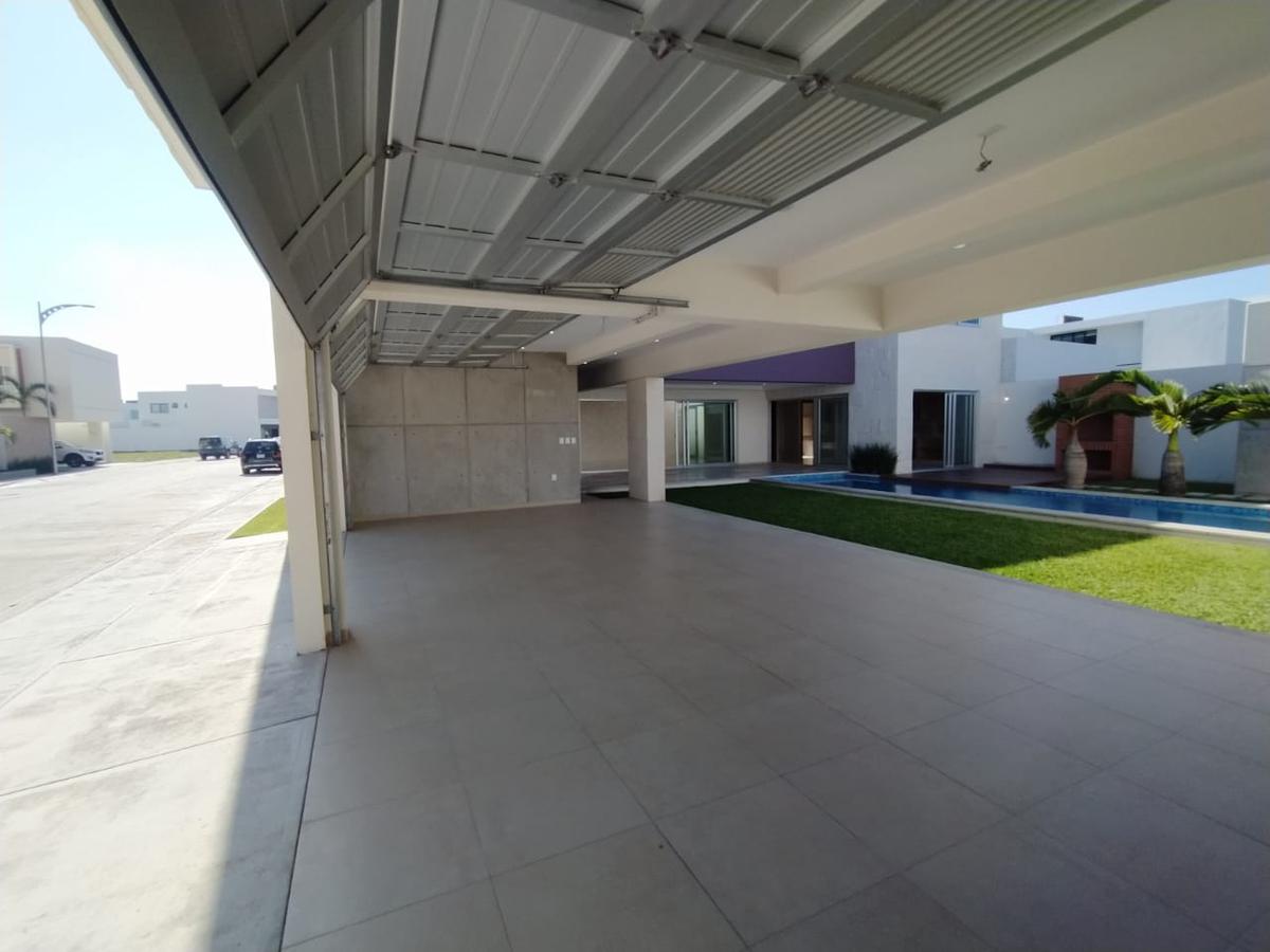 Casa Amplia En venta en Fracc. Las Palmas Green, Medellín, con alberca