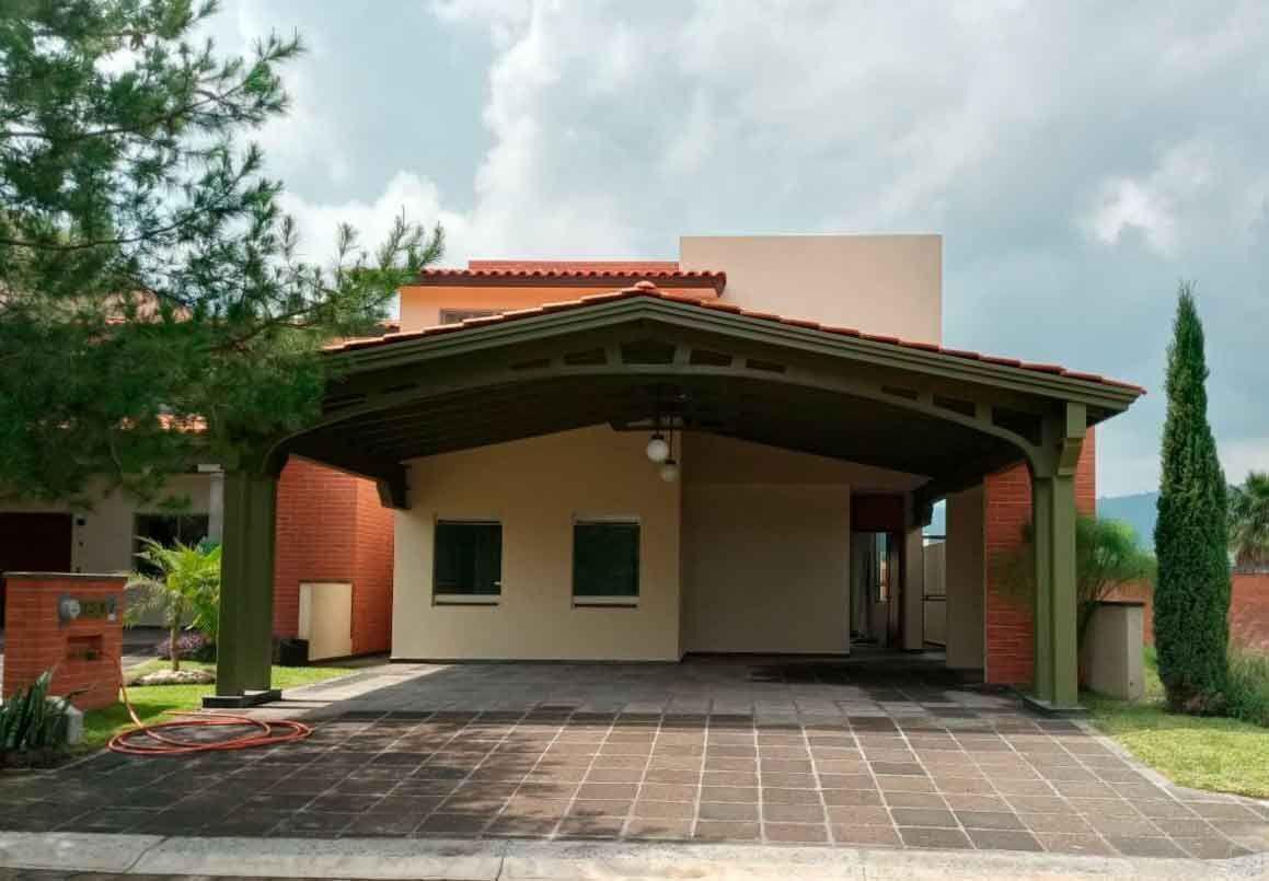 CASA EN VENTA EN FRACCIONAMIENTO LA LOMITA JESUS DEL MONTE, MORELIA