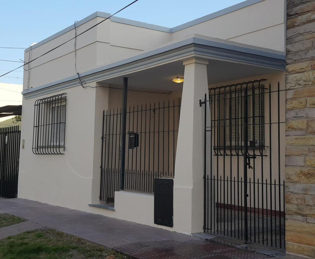 Venta Casa 3 ambientes - Castelar/Moron - PERMUTA