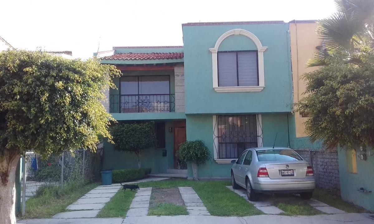 Hermosa Residencia en TEJEDA, Gran Ubicación, 3 Recámaras, Estudio, 3.5 Baños