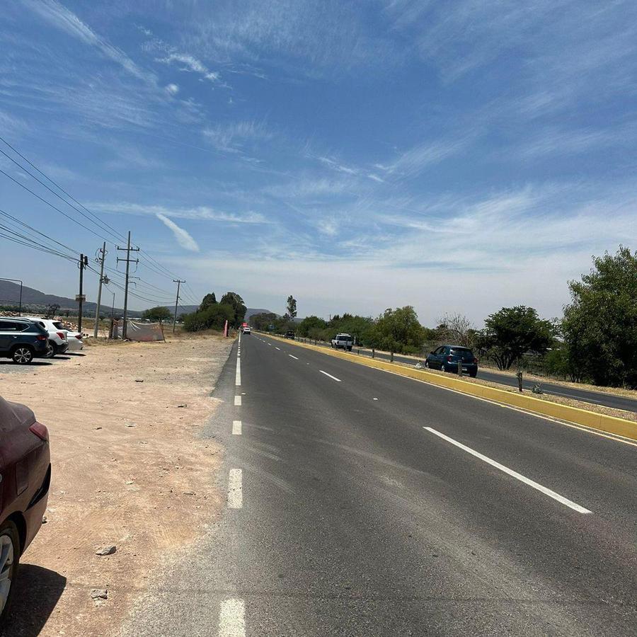 GRAN TERRENO SOBRE LA CARRETERA QUERÉTARO - TEQUISQUIAPAN. SUP. 41,700.22 m2