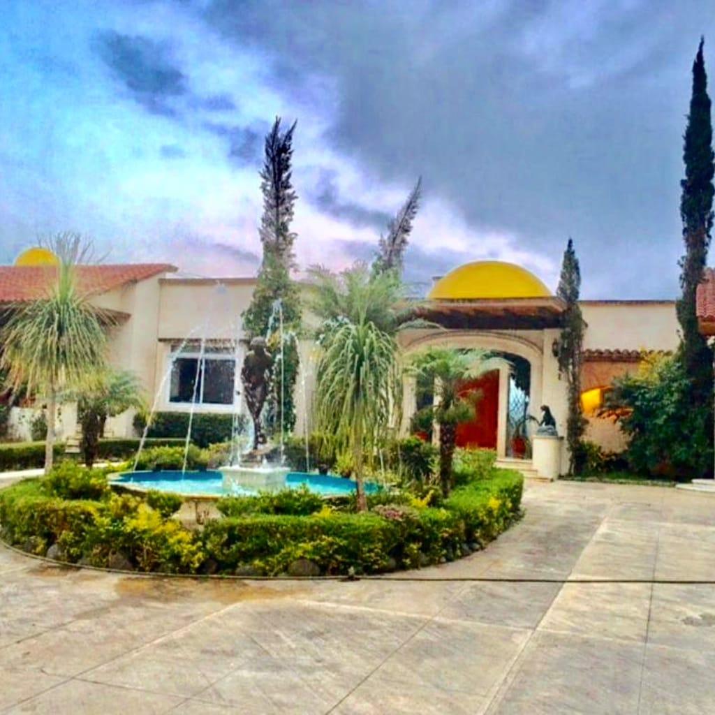 Casa en Venta En la Orduña con Alberca, Jacuzzi, Gimnasio y gran jardín