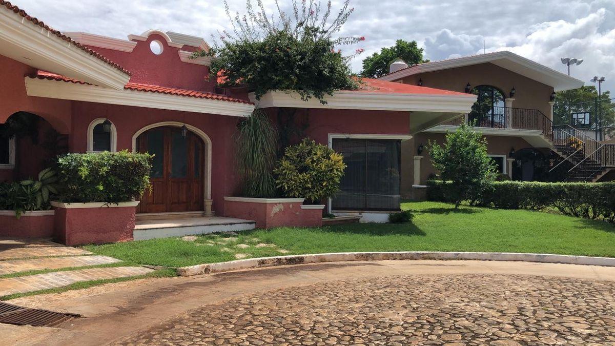 CASA EN RENTA EN CAMPECHE: AV. RESURGIMIENTO, COL. BUENAVISTA