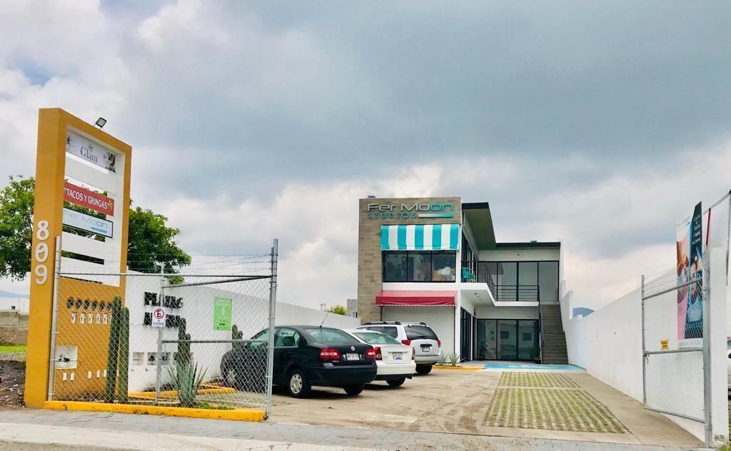 VENTA PLAZA COMERCIAL COMPLETA TOTALMENTE RENTADA EN GRAND JURIQUILLA