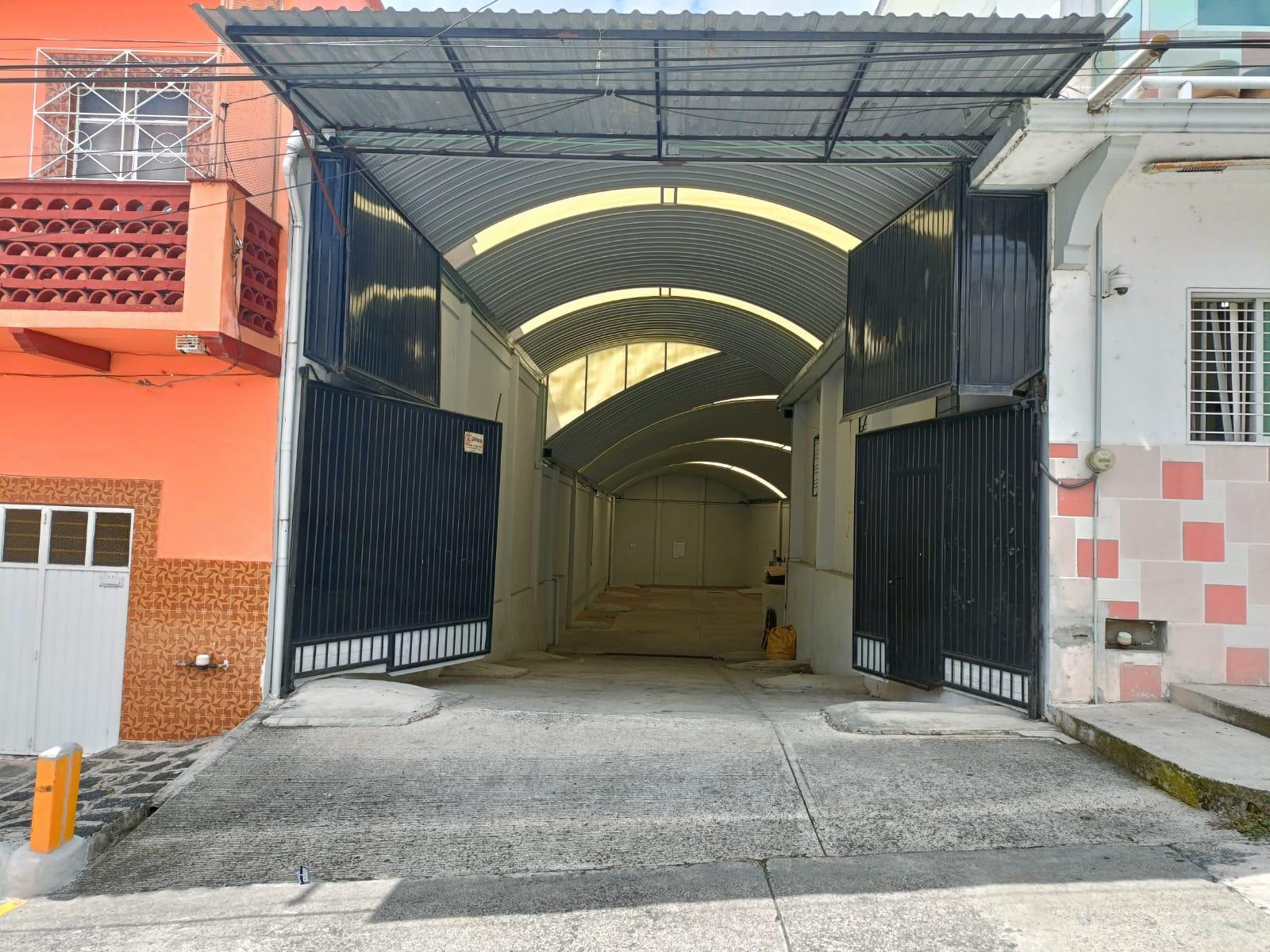 BODEGA CON ESPACIO PARA OFICINAS EN RENTA EN XALAPA