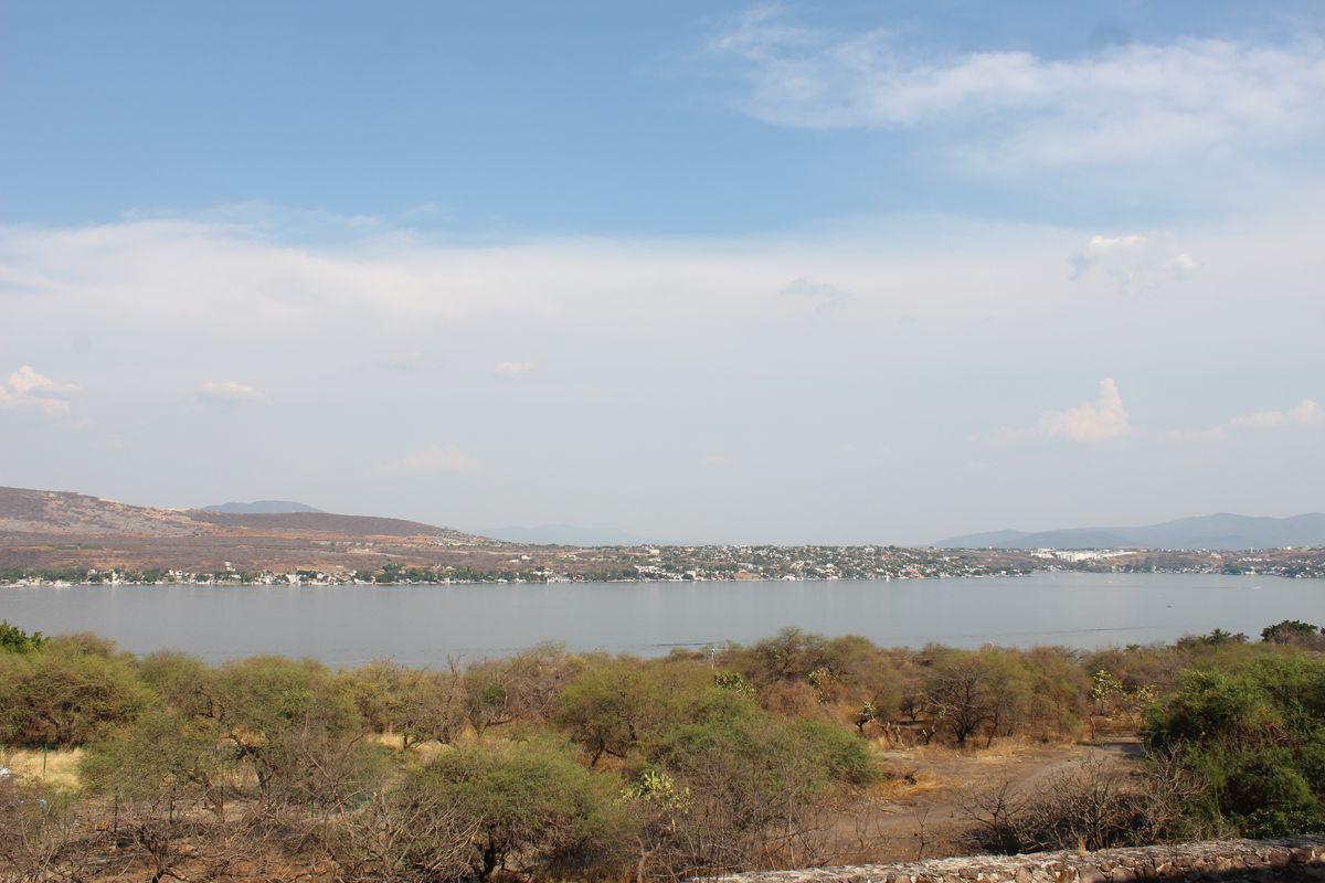 TERRENO CON HERMOSA VISTA AL LAGO