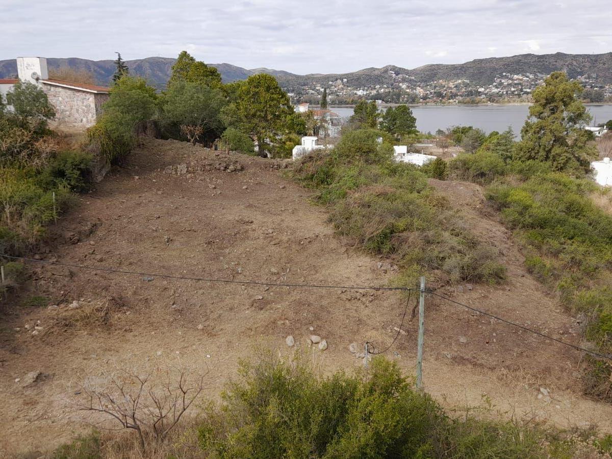 Terreno en venta de 1234.34m2 ubicado en Villa del Lago