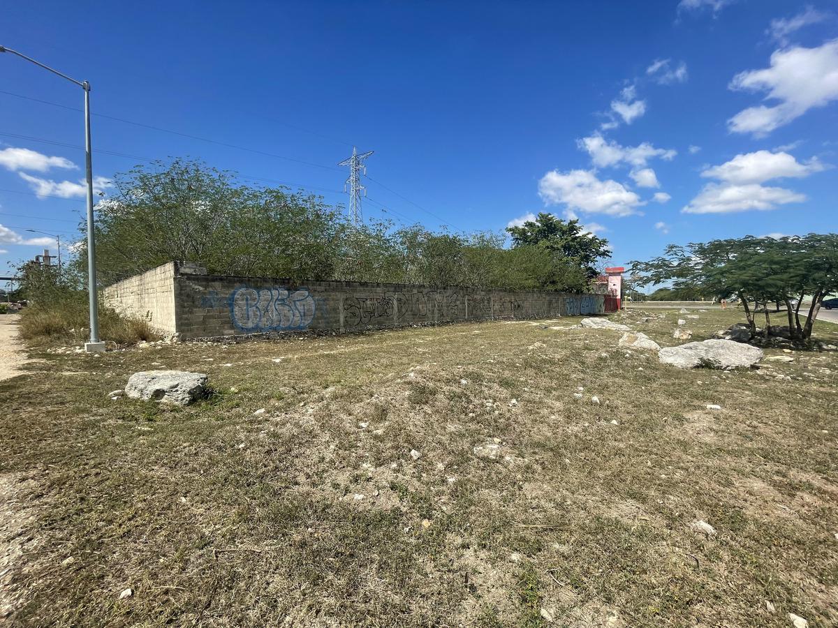 TERRENO EN CHENKÚ, FRENTE A AVENIDA CON SALIDA A PERIFÉRICODE MÉRIDA