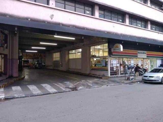 Cochera en edificio Stabio, a 50mts Gral Paz. Se vende unitario o por lote