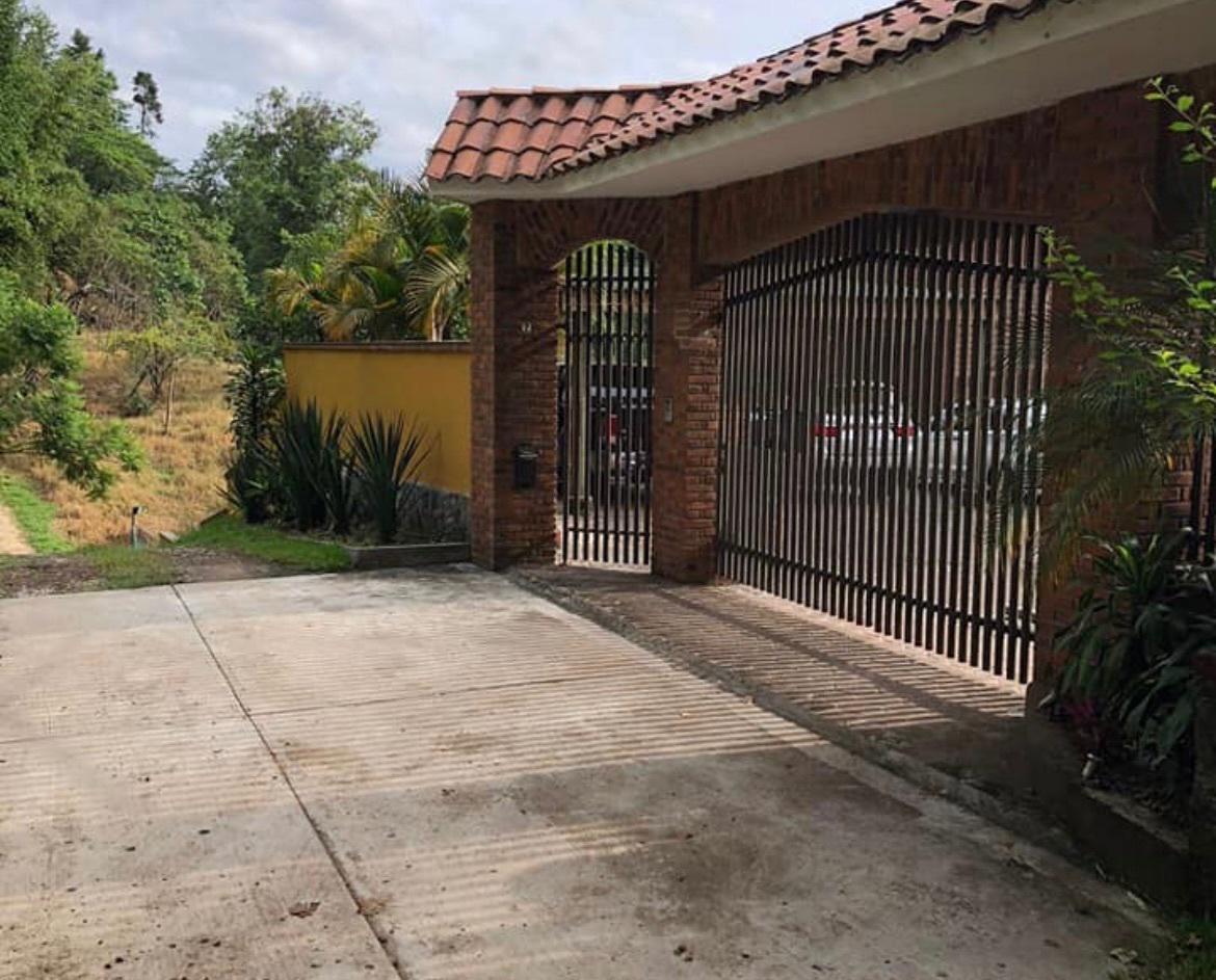 VENTA DE HERMOSA FINCA EN BRIONES