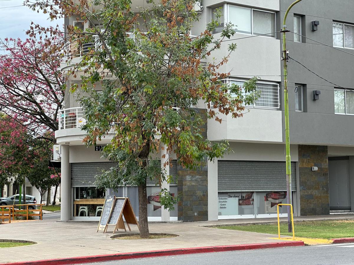 Local en Venta con cocina y toilette, en pleno Centro Campana