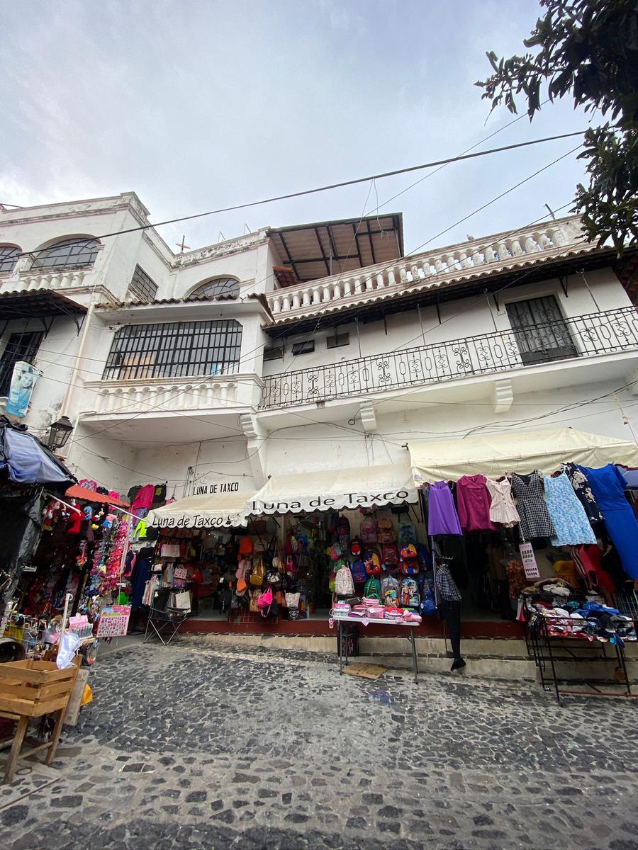 Precioso Mercado de Época con 9 Locales en Venta en Taxco