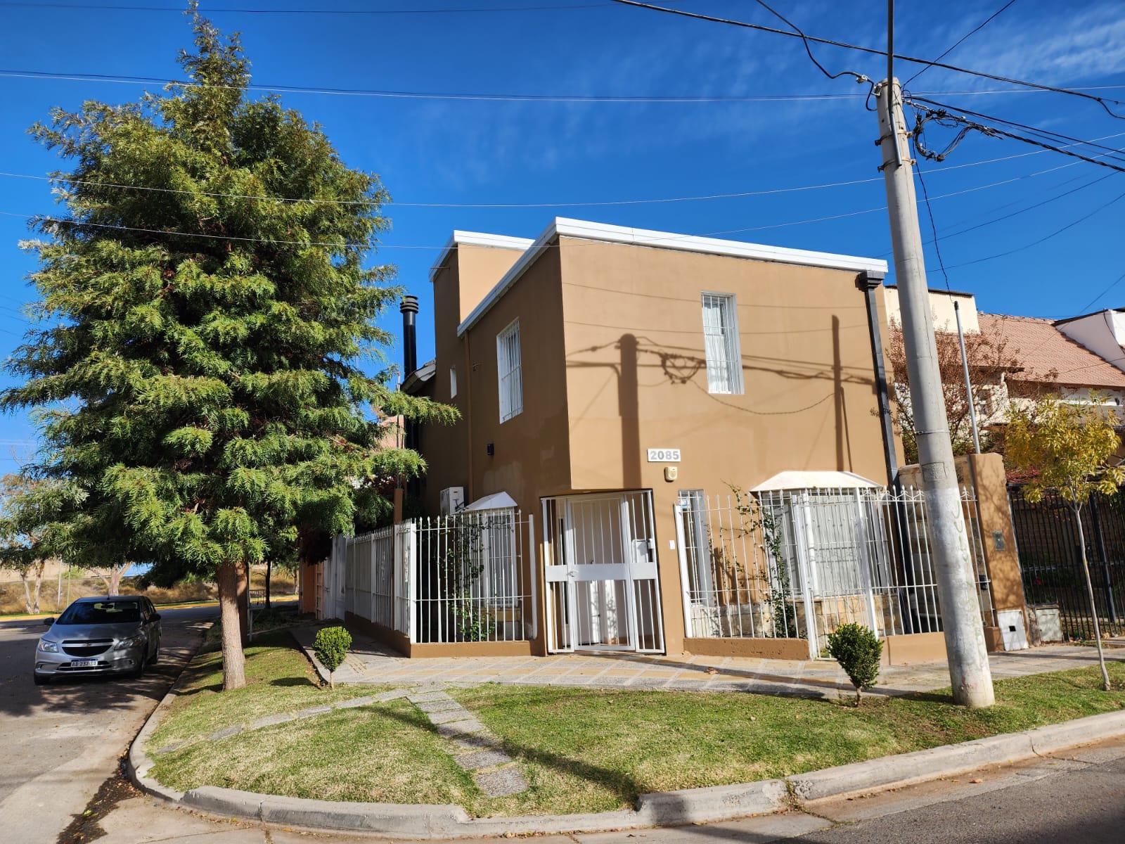 Venta Amplio Duplex 3 Dormitorios, Barrio Villa Farrel, Juan XXIII al 2000, Neuquen