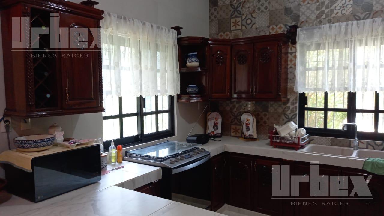 SE VENDE HERMOSA CASA CON ACABADOS DE LUJO EN CASTAMAY, CAMPECHE.