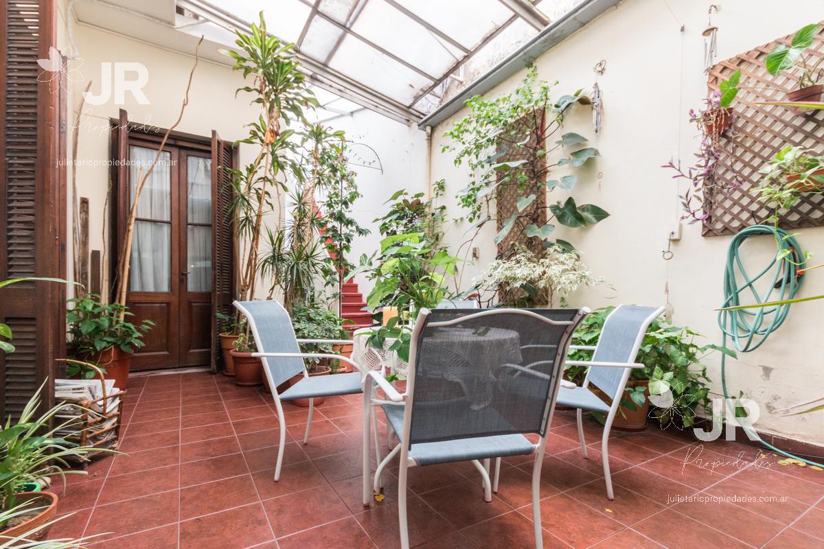 VENTA  Ph con Cochera ,Patio, Y entrada Independiente Colegiales