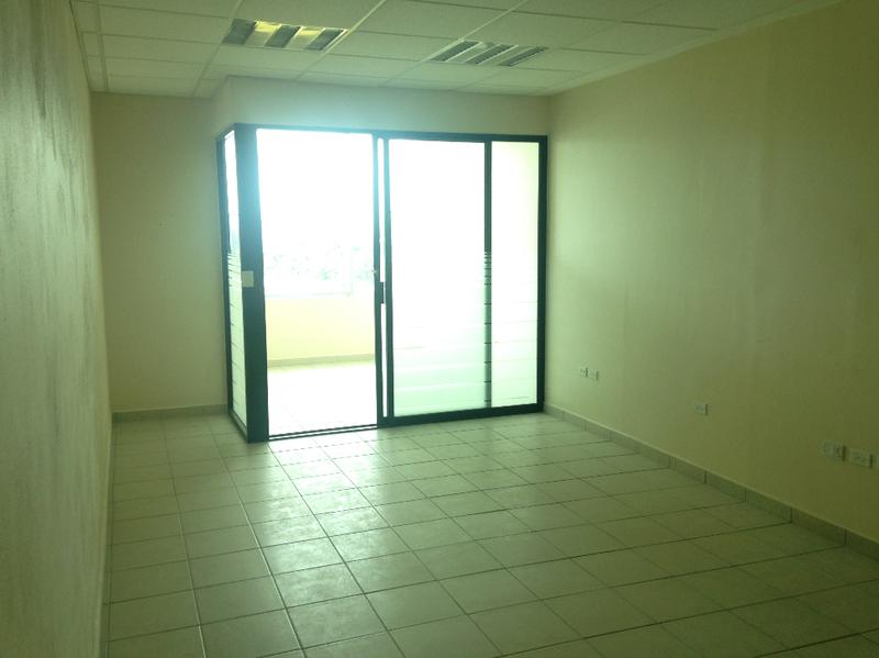 Oficina Comercial 122.48 M2 en renta ubicada sobre Av. Bonampak