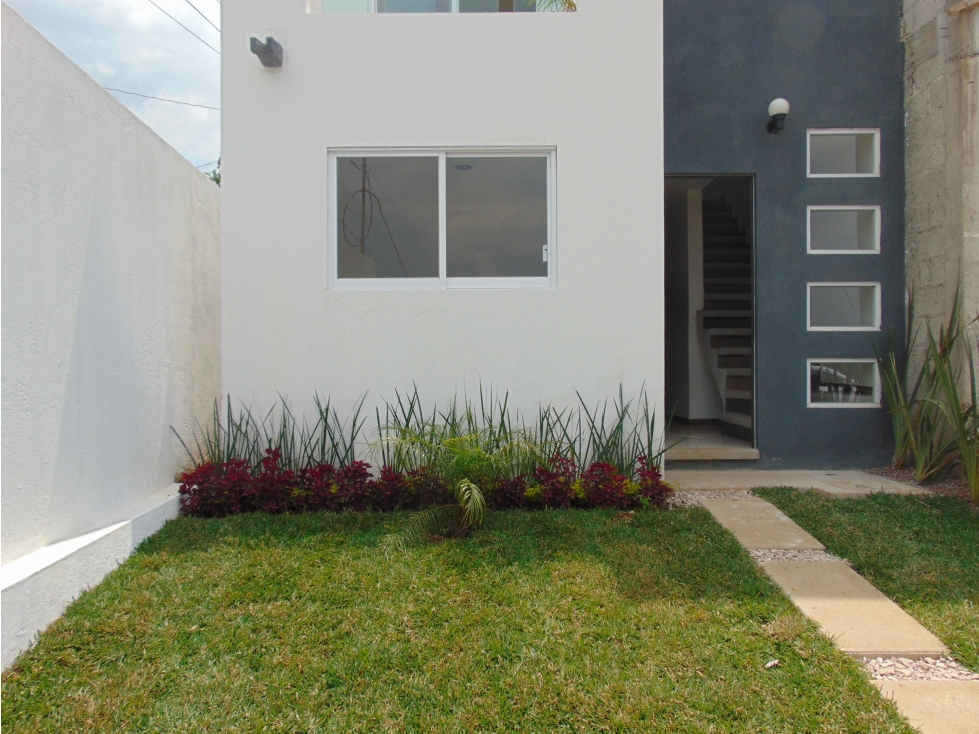 CASA EN VENTA CON ALBERCA EN YECAPIXTLA MORELOS