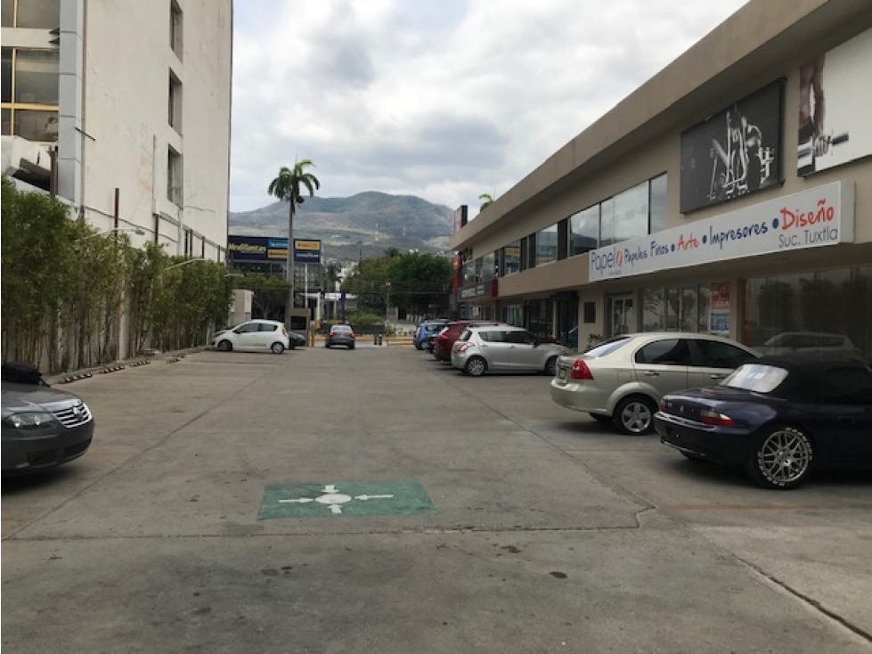 RENTA LOCAL COMERCIAL EN PLAZA ARIA