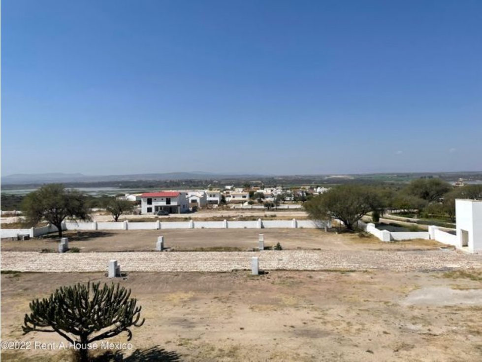 Terreno residencial con albercas, San Miguel de Allende Centro. VENTA