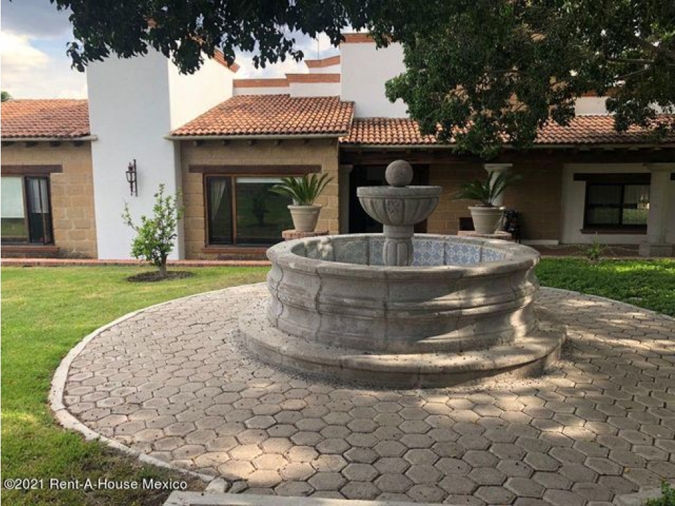 Se vende bella mansion en villas del meson 857 mts2 en 2000  terreno